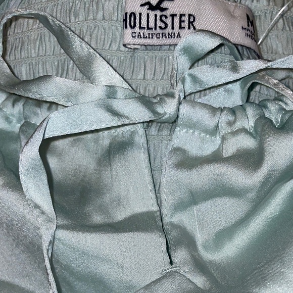 Brand New Hollister Satin Crop Top - Picture 2 of 11
